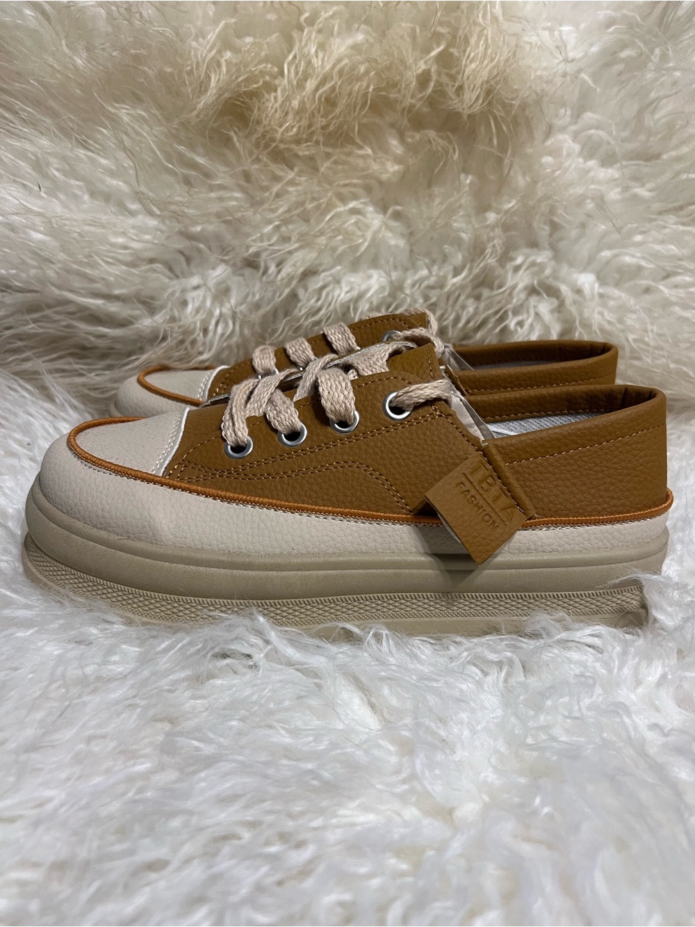 Low-Top Lace-Up Sneaker in Tan and Cream
